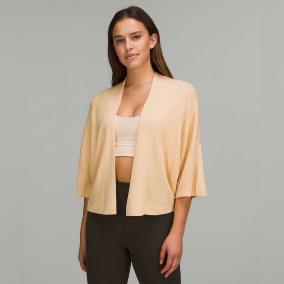 Lululemon Boxy Cashlu Knit Wrap, Prosecco, Size XS/S - Picture 3 of 4